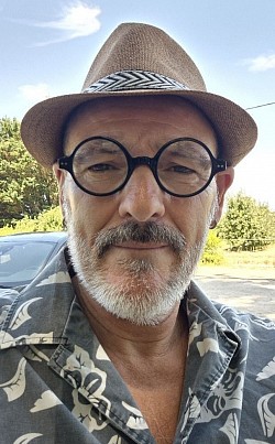 Arnaud VINCENZ, créateur du Collectif de Lecture Vivante, ancien comédien amateur des Baladins du Roi-Yan de 1997 à 2025