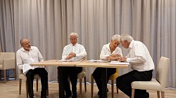 De gauche à droite : Arnaud VINCENZ, Jacques GUILLON, Jocelyne GRISARD, Achille TRAVERS